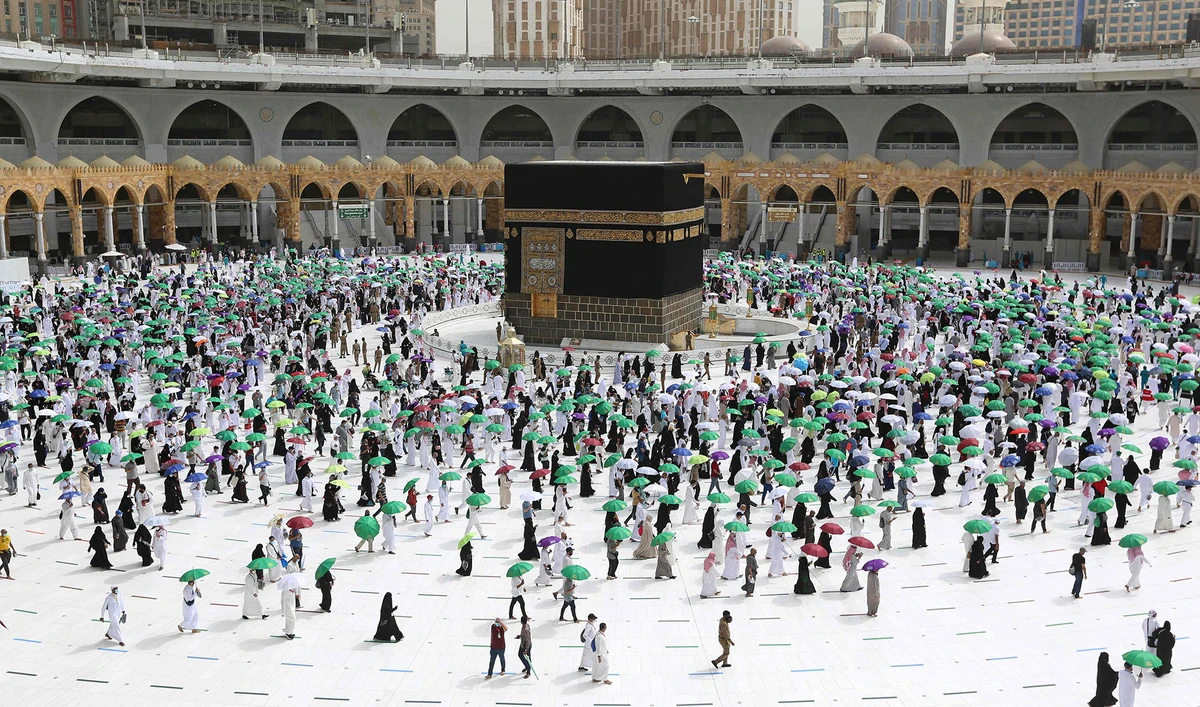 Worshippers perform tawaf (circumambulation) around the Kaaba at the Grand mosque in Makkah, Saudi Arabia, on July 22, 2021. (AFP)