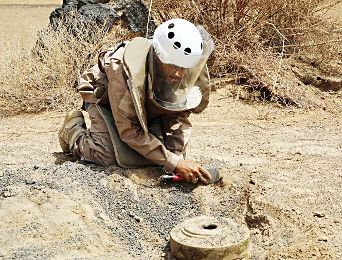 21 members of Saudi-backed team killed clearing Houthi mines in Yemen