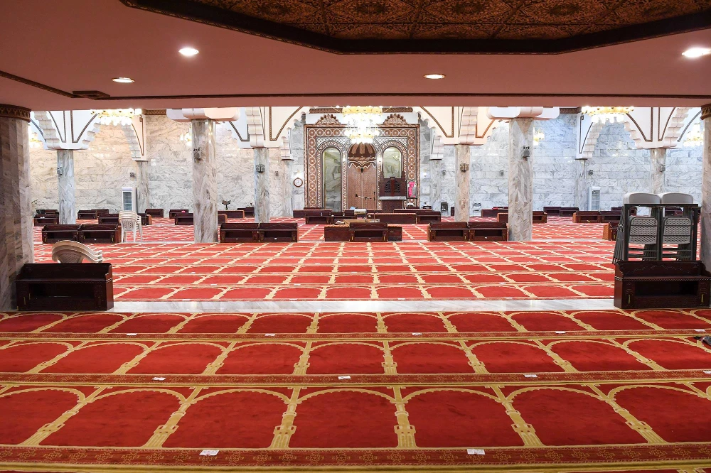 Coronavirus infections have led to the closure of 1,909 mosques in the Kingdom in the past 173 days. (SPA)