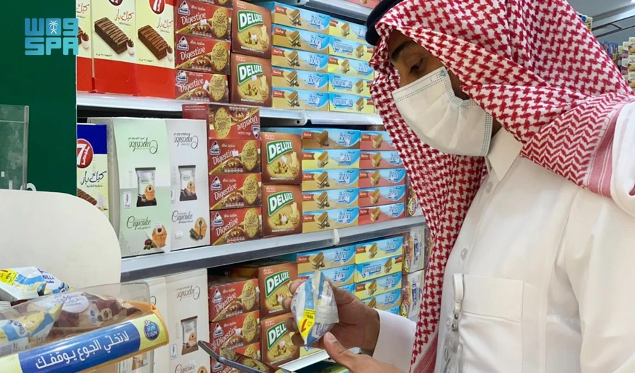 The violations included noncompliance with social distancing and mask wearing. (SPA)