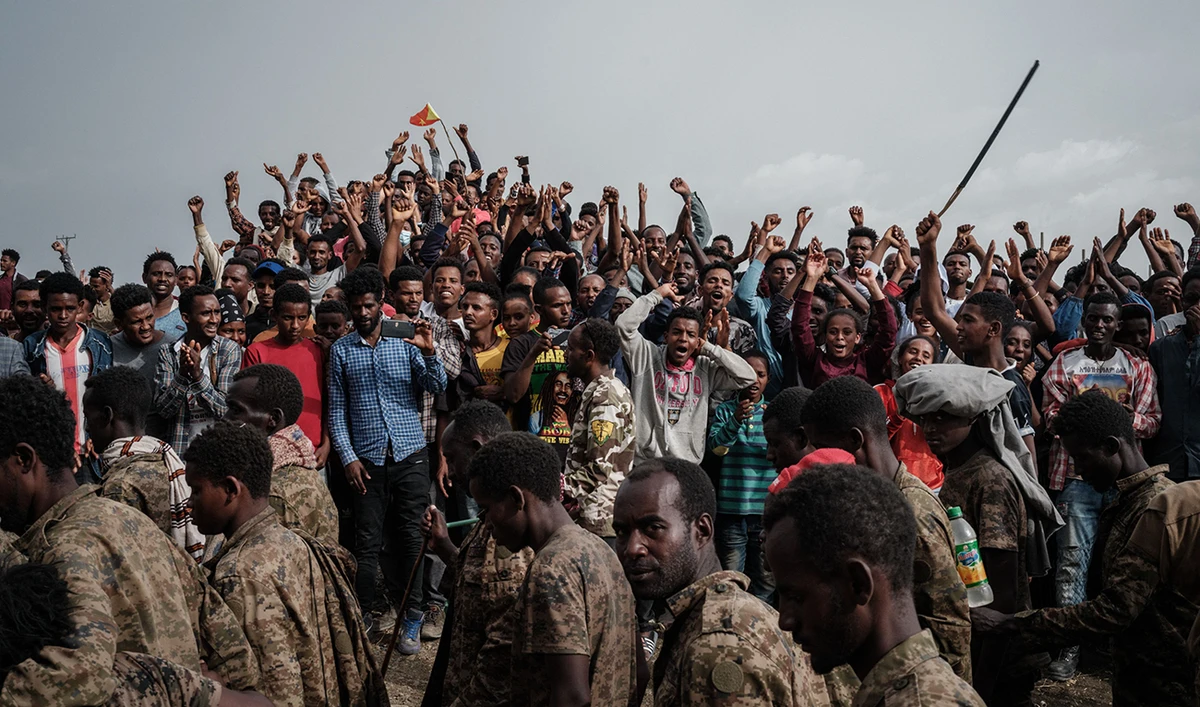 People react as captive Ethiopian soldiers walk towards Mekele Rehabilitation Center in Mekele, the capital of Tigray region, Ethiopia, on July 2, 2021. (AFP)
