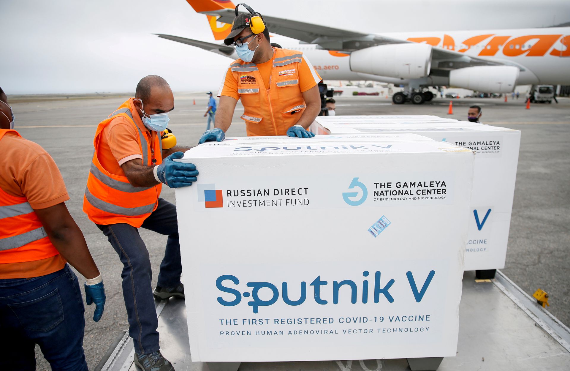 A shipment of Russia’s Sputnik V COVID-19 vaccine is unloaded at Caracas airport, Venezuela, Mar. 29, 2021. (Reuters)