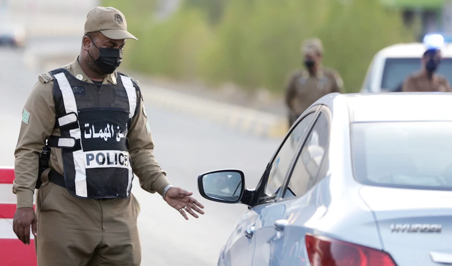 KSA records 22k virus violations in one week. (SPA)