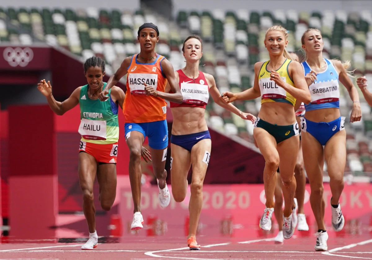 Dutch runner Hassan falls, gets up and wins 1,500 meter heat