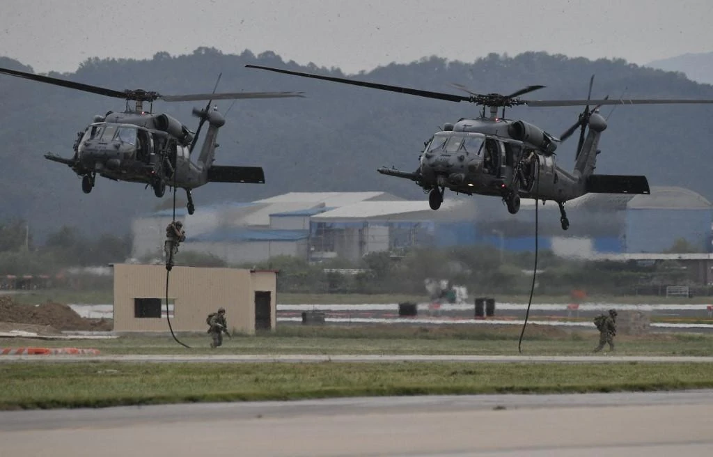 US soldiers participate in a military tactical demonstration during ‘Air Power Day’ preview at Osan Air Base in Pyeongtaek, South Korea on Sept. 20, 2019. (AFP)