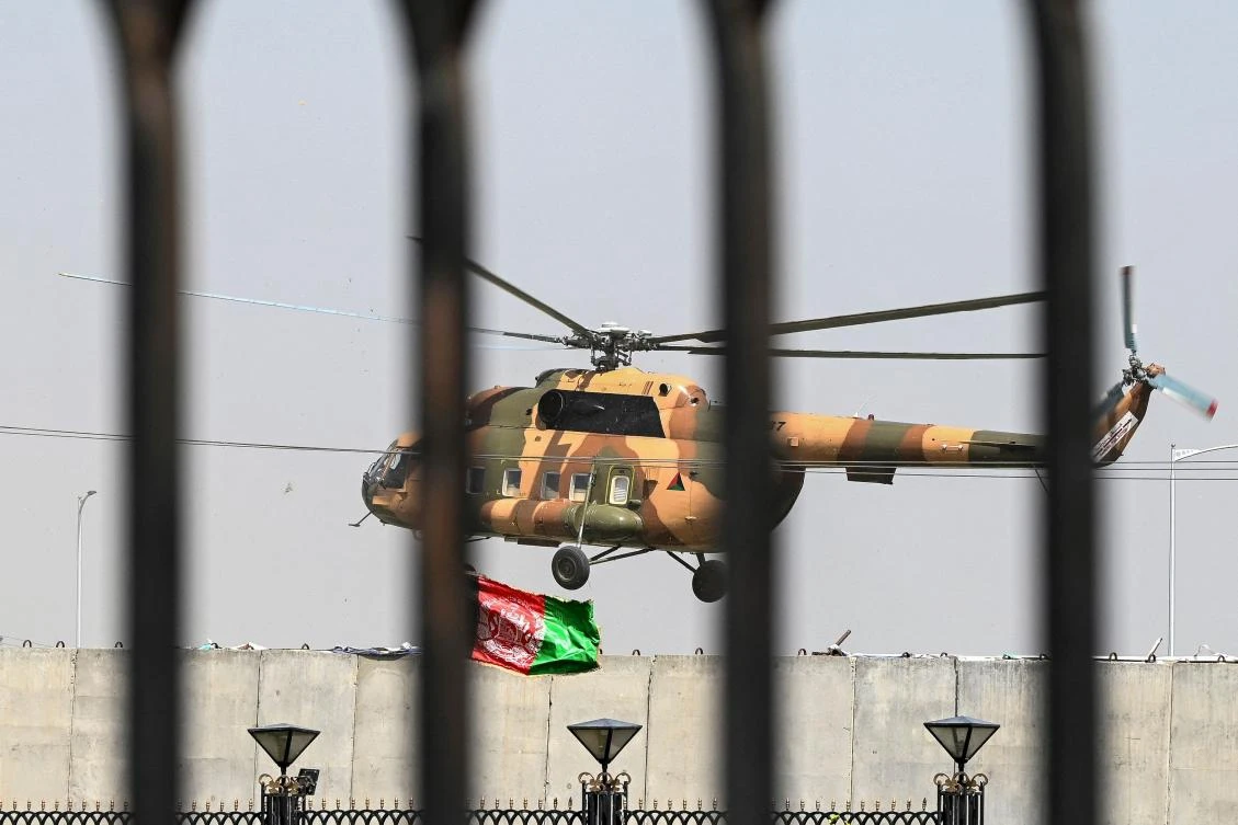 An Afghan Air Force’s helicopter rovers near the Afghan Parliament house in Kabul on Monday. US and British embassies said the insurgent Taliban may have committed war crimes in southern Afghanistan. (AFP)