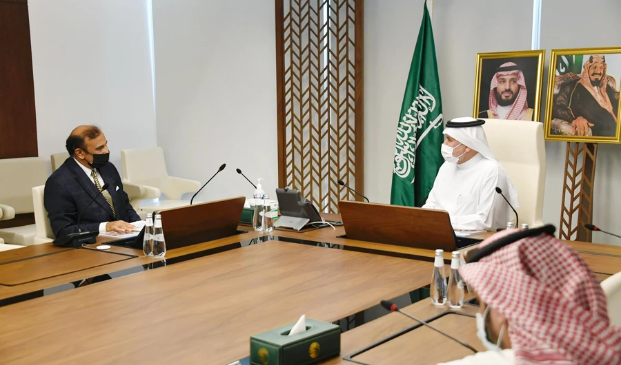 Dr. Abdullah Al-Rabeeah hold talks with Dr. Jehangir Khan, director of the UN Counter-Terrorism Center in Riyadh. (SPA)