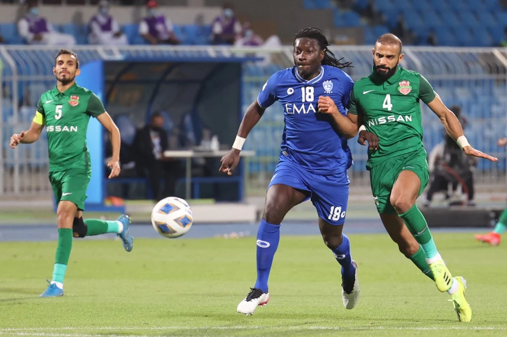 Few Saudi strikers can hope to have the impact that likes of Bafetimbi Gomis, center, and other overseas players have had in the Saudi Professional League. (AFP file photo)