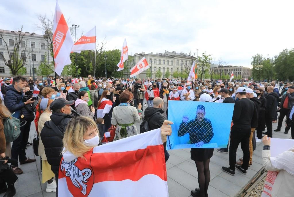Belarus sends reporter to prison over deleted chat messages