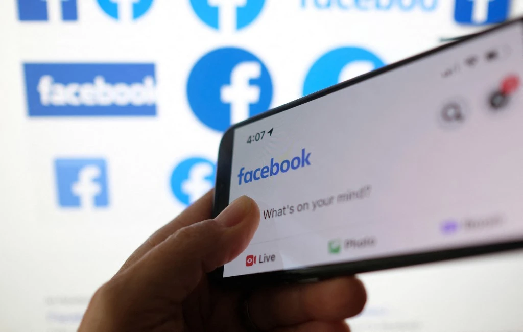 Facebook suspends accounts of group over ad transparency dispute