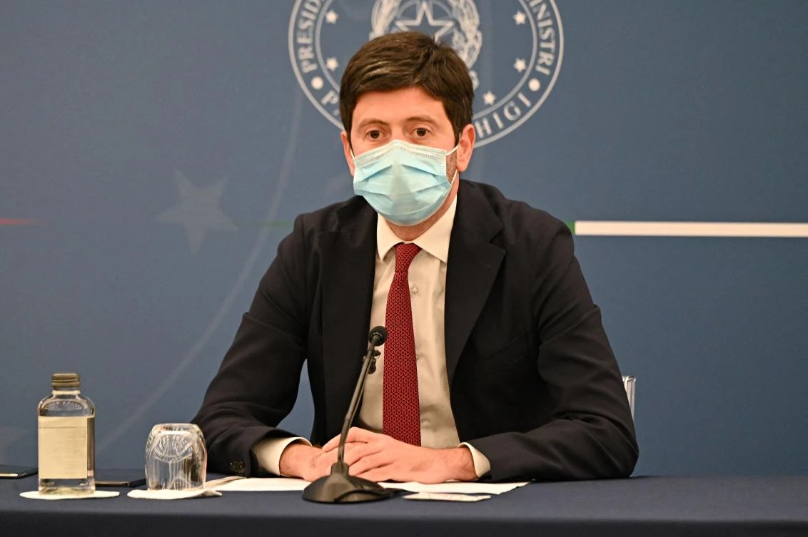 Italy makes COVID-19 health pass mandatory for teachers