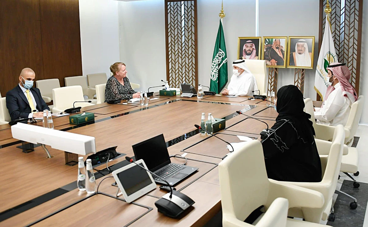 KSrelief chief meets Netherlands envoy in Riyadh