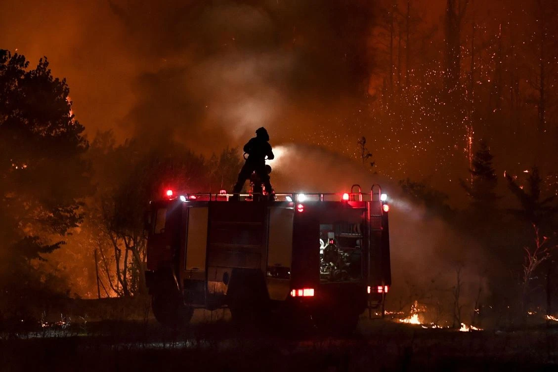 Greece fires claim first deaths as Turkey under pressure