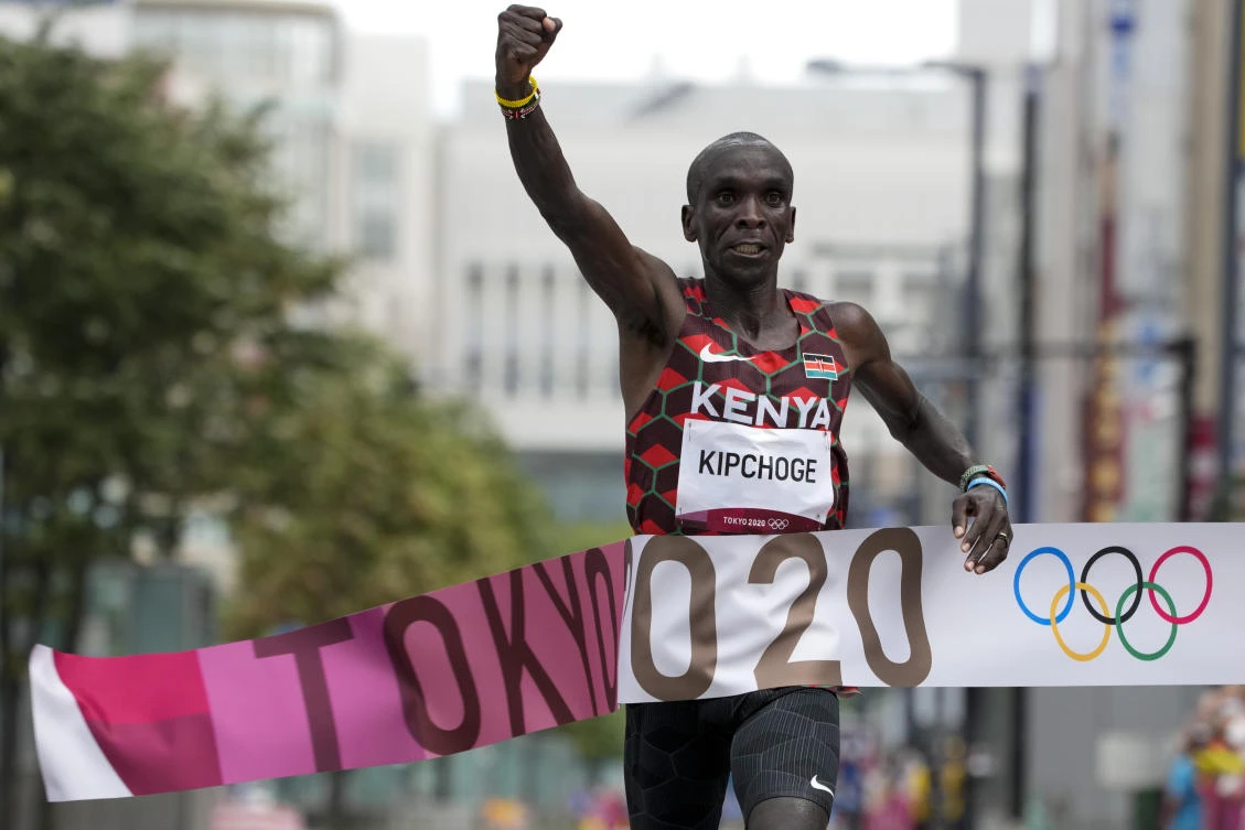 Eliud Kipchoge, of Kenya, celebrates after winning the gold medal in the men's marathon at the 2020 Summer Olympics. (AP)