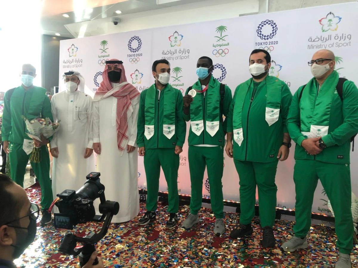 Saudi Olympic silver medalist Tarek Hamdi lands in Jeddah to a hero’s welcome