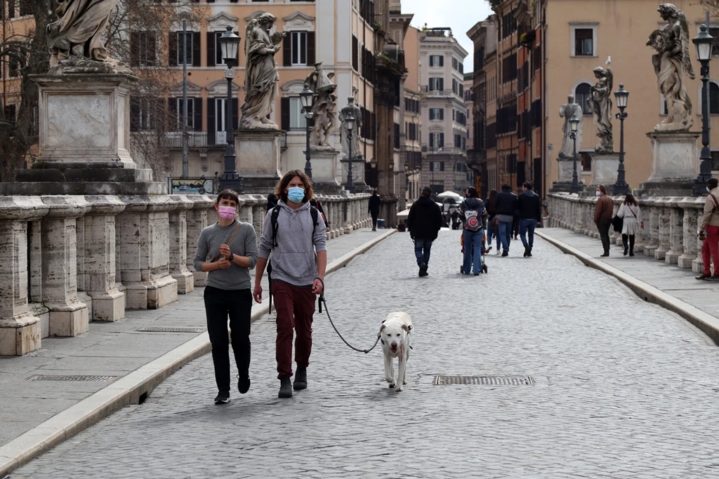 People stroll through the streets of Rome, wearing protective masks, during the covid-19 pandemic. Italy reported 22 coronavirus-related deaths on Monday, double the day's before figure, the health ministry said. (Shutterstock)
