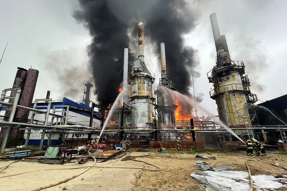 FFirefighters spead water on a fire at a Gazprom gas condensate plant near the city of Novy Urengoy in Western Siberia. (AFP)