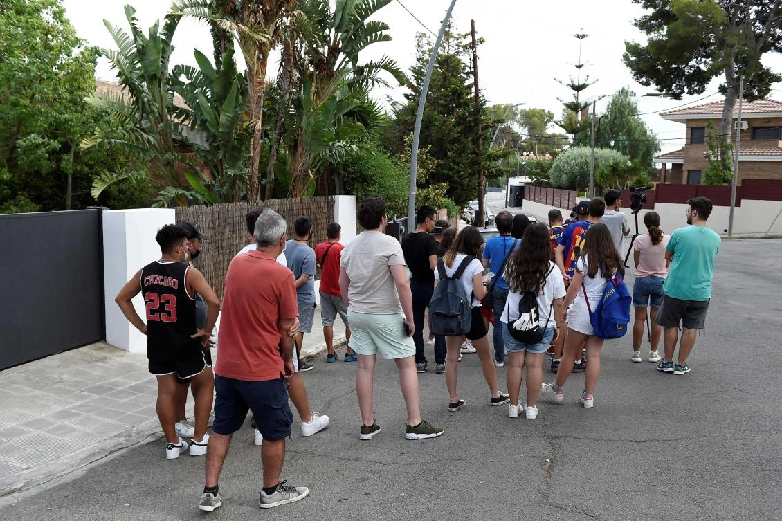 Fans gather outside the home of Barcelona’s Argentinian forward Lionel Messi in Barcelona on Monday. Lionel Messi is expected to arrive in the French capital, lured by the limitless funds of Paris Saint-Germain. (AFP)