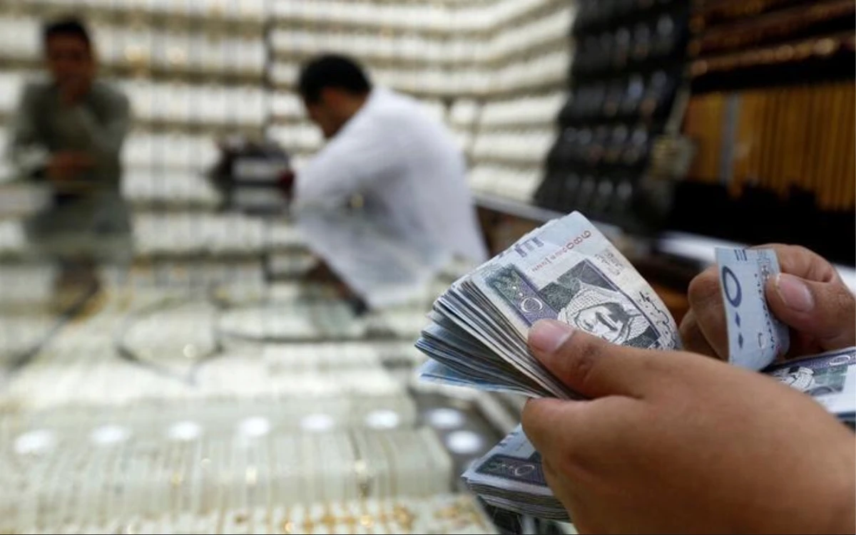 Saudi budget deficit narrows by 92 percent with more tax-income, oil sales