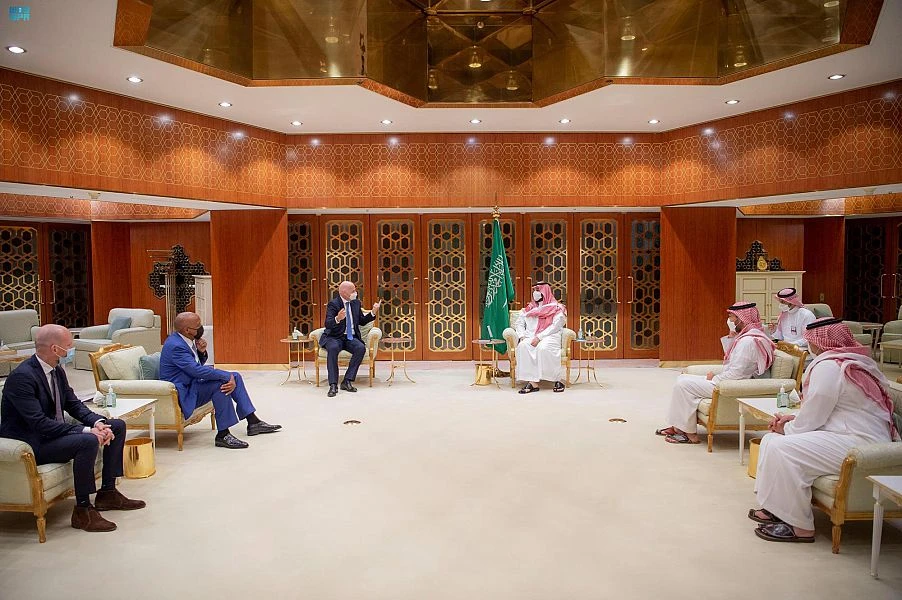 Saudi crown prince discusses sports cooperation with FIFA, CAF