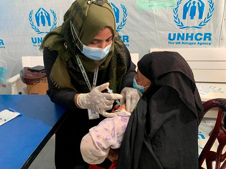 Dhaka launches vaccination drive for Rohingya