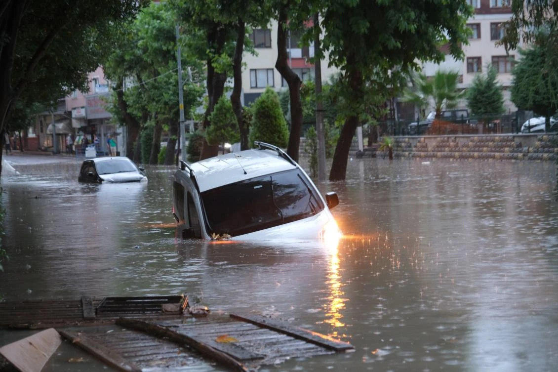 Cars trapped amid floodwaters in Bozkurt district, Kastamonu, northern Turkey, Aug. 10 2021. (File/AA)