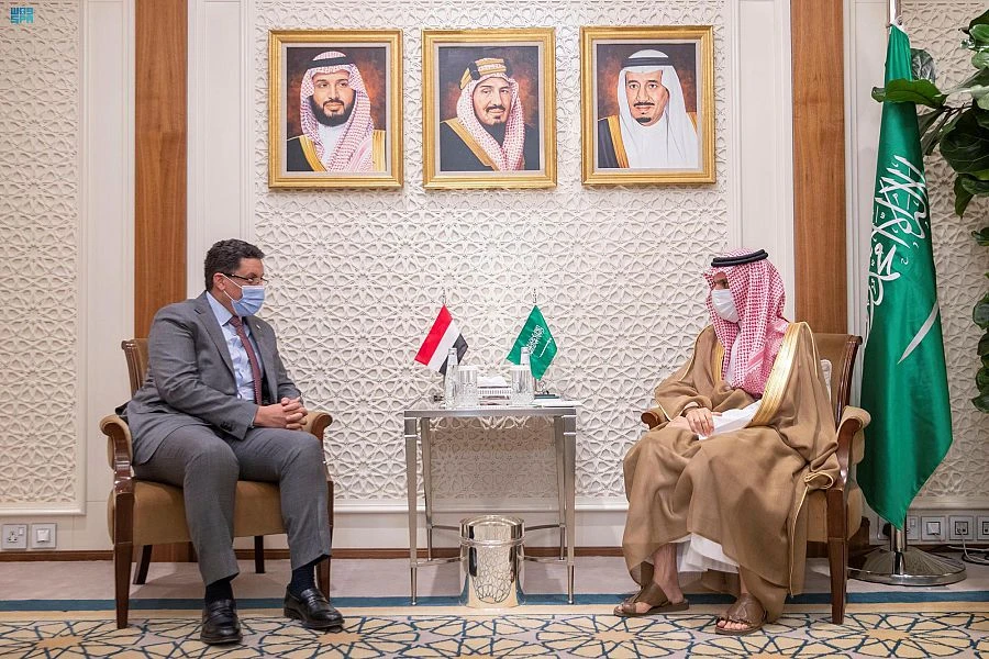 Saudi and Yemeni foreign ministers discuss political, humanitarian developments