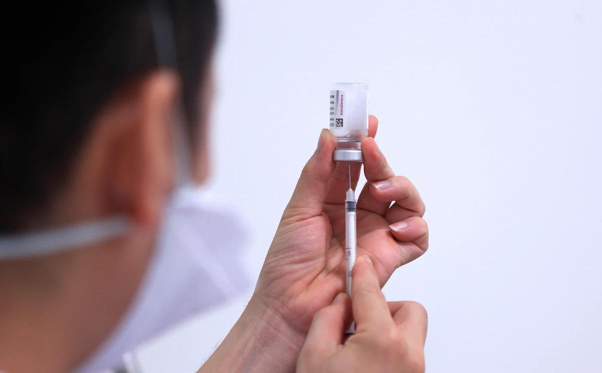 Saudi Arabia announced 10 deaths from COVID-19 and 681 new infections on Friday. (AP)