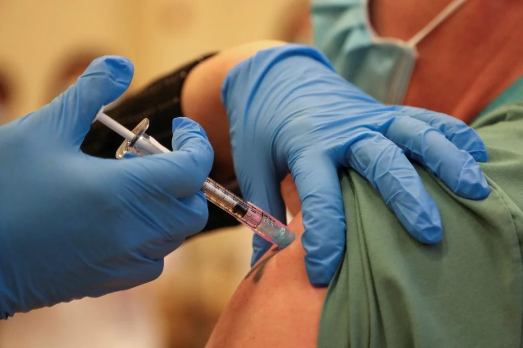 About 71 percent of Canada’s 38 million population had received at least one dose of a COVID-19 vaccine, while nearly 62 percent were fully vaccinated. (AFP)