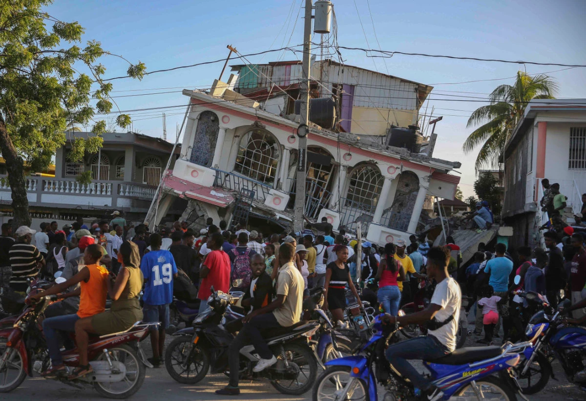 Quake kills hundreds in Haiti, worsening Caribbean nation’s plight