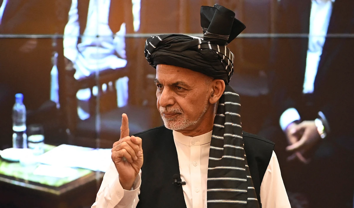 Afghan president leaves the country as Taliban move on Kabul