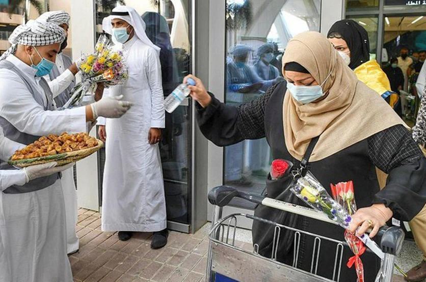 A woman pilgrims was greeted with gifts of dates, roses and Zam Zam water on arrival at the Kingdom's airports for Umrah in Saudi Arabia on August 15, 2021. (SPA)