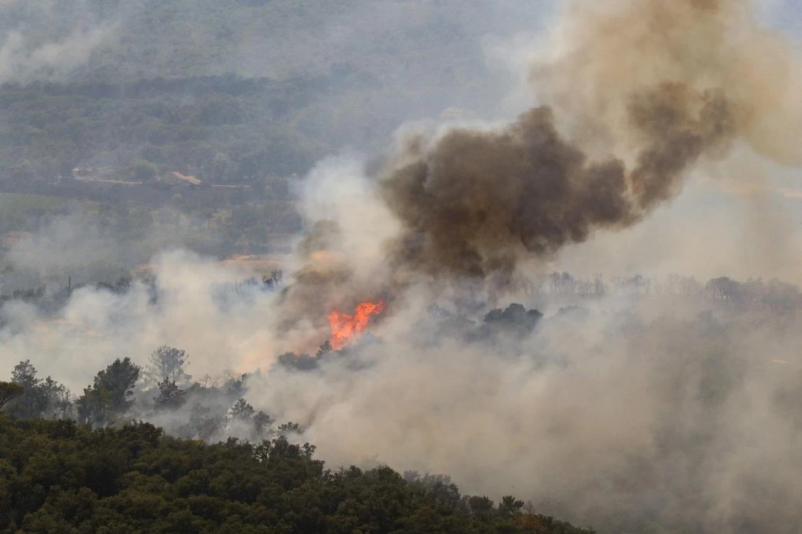 Wildfires rage in the Var region of southeastern France on Tuesday. Thousands of people, including tourists in campsites, have been evacuated as a wildfire raged near the plush resort of Saint-Tropez. (AFP)