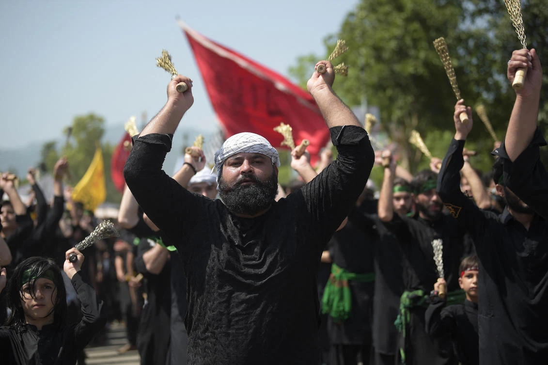 Bombing hits Pakistan Shiite procession, killing at least 3