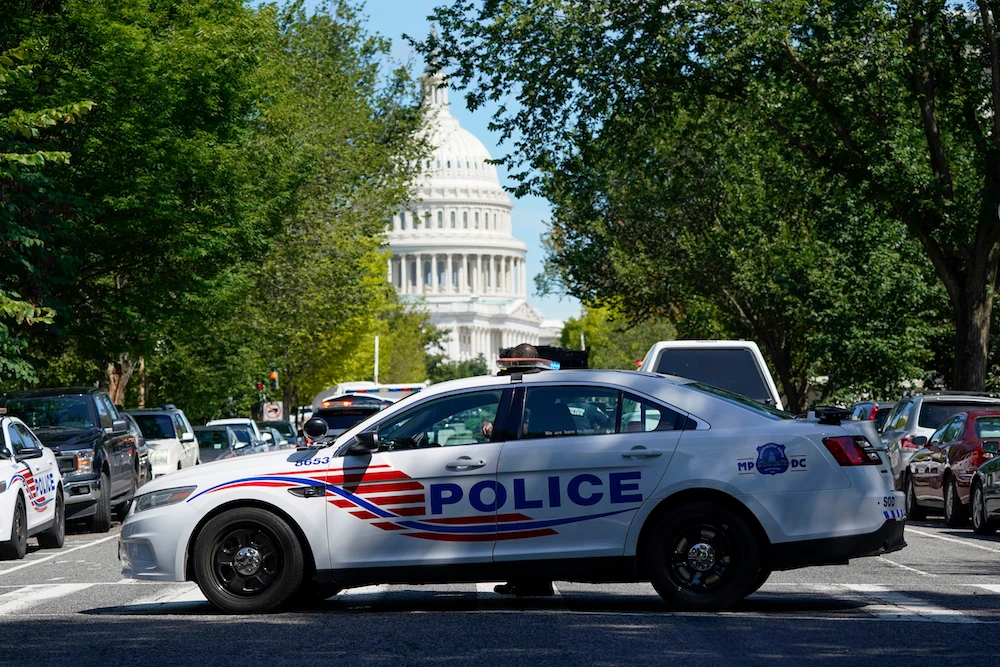 Man surrenders after claiming to have bomb near US Capitol