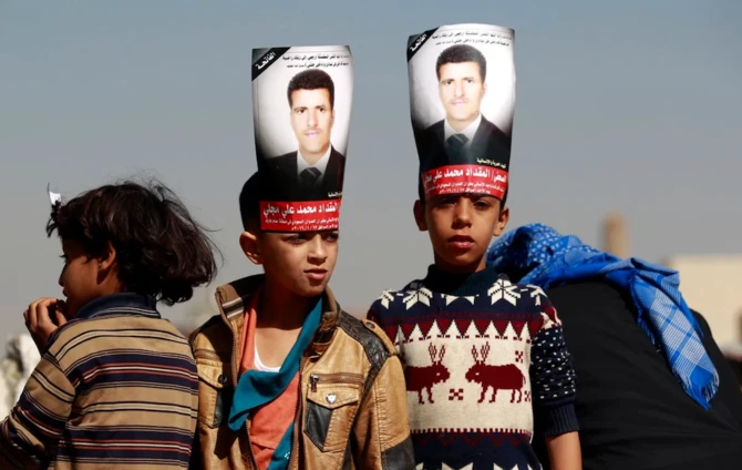 In this photo taken on January 18, 2016, Yemeni boys attend the funeral of journalist Almigdad Mojalli. Yemen is one of the country's considered most dangerous for journalists worldwide. (AFP/File Photo)