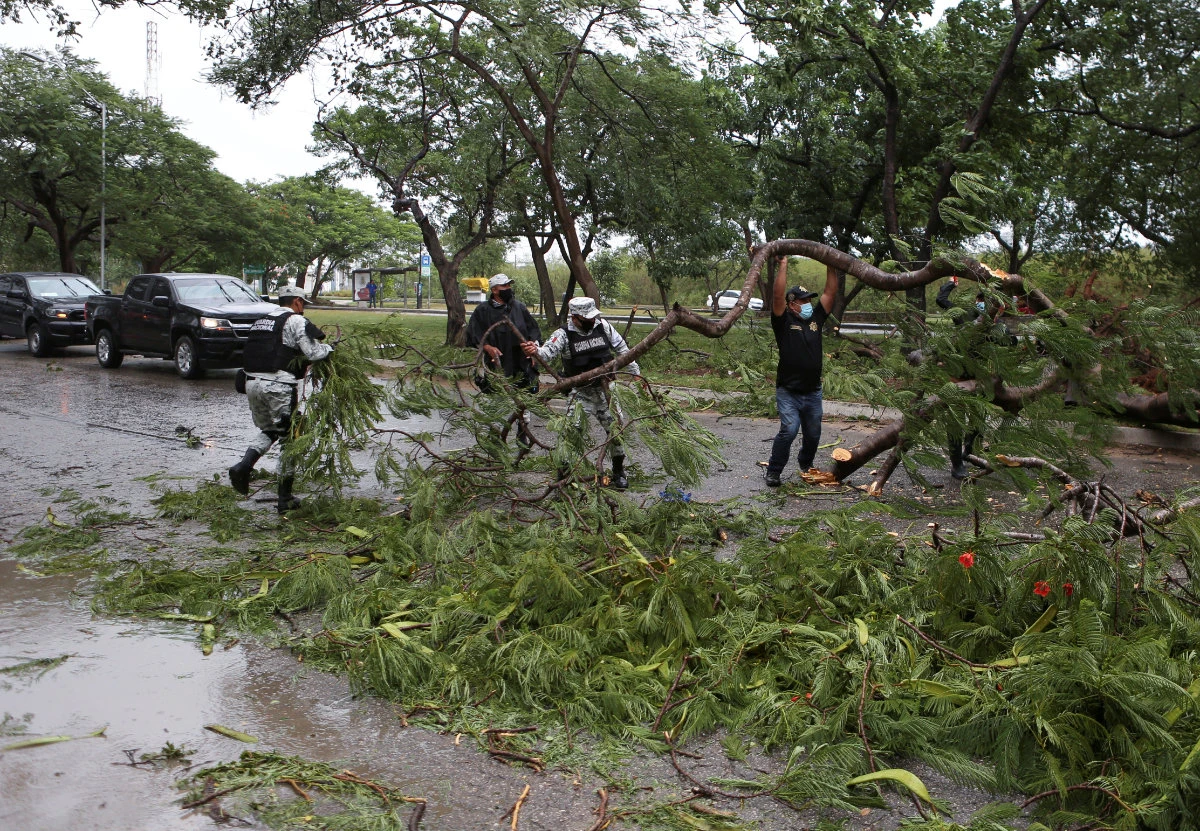 Members of the Mexican National Guard clear a street from fallen trees in Merida, Mexico, after Hurricane Grace made landfall on the Yucatan Peninsula on August 19, 2021. (REUTERS)