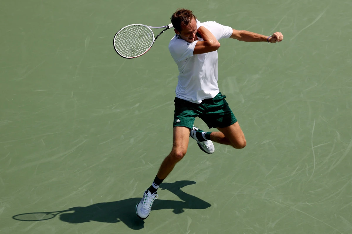 Medvedev advances to W&S quarterfinals; Osaka knocked out