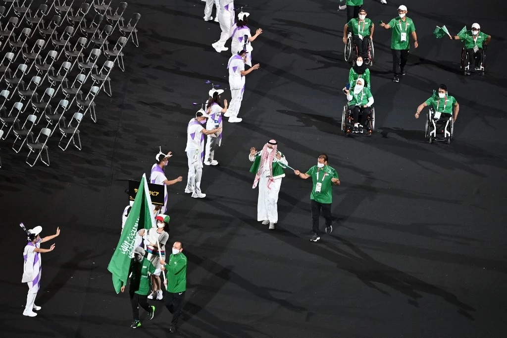 Sarah Al-Jumaah and Ahmed Al-Sharbatly carry Saudi flag at Tokyo 2020 Paralympic Games opening ceremony