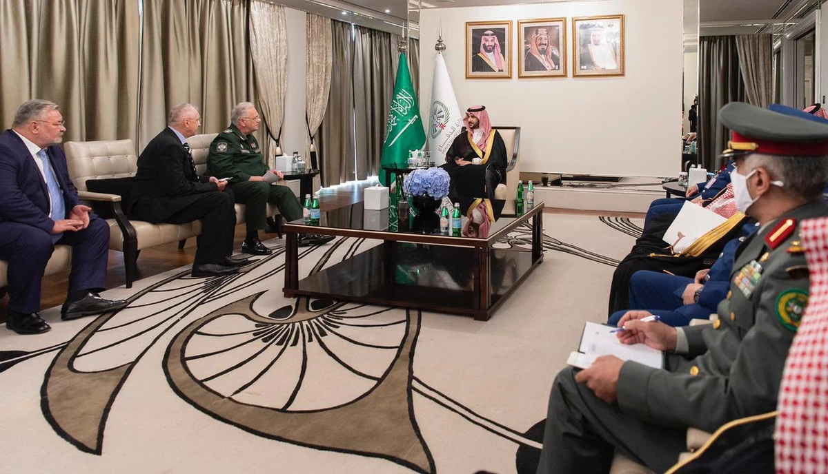 Saudi Arabia’s Deputy Defense Minister Prince Khalid bin Salman meets Russian senior officials during visit to Moscow, on Tuesday, Aug. 23, 2021. (Twitter/@kbsalsaud)