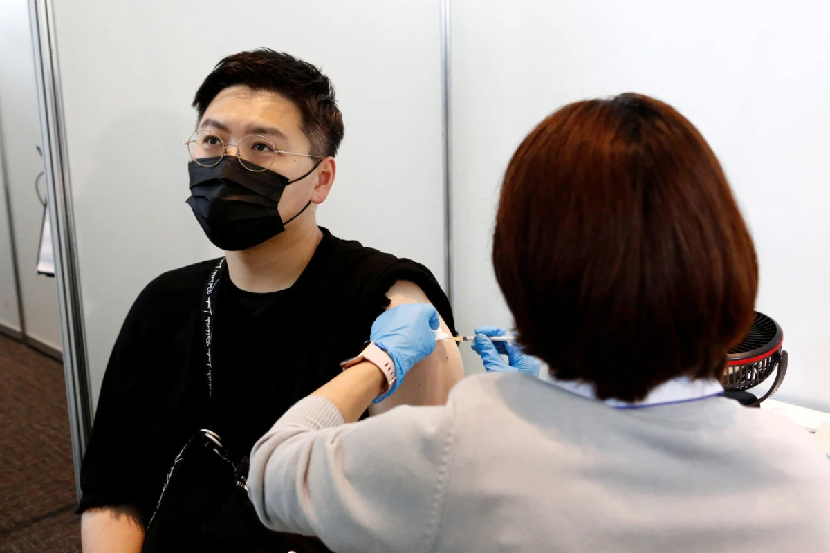 Japan suspends use of 1.63 million Moderna COVID-19 vaccine doses over contamination
