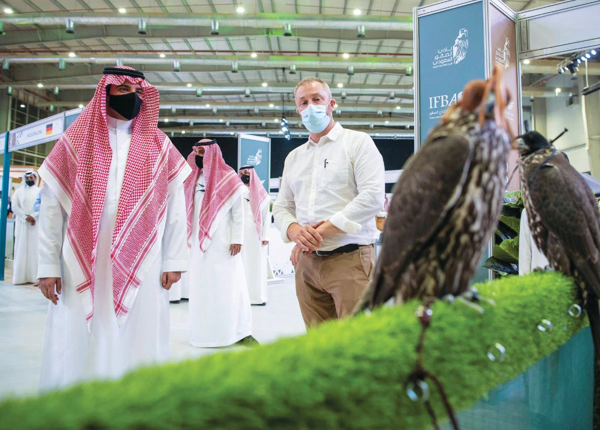 Saudi Interior Minister Prince Abdul Aziz bin Saud bin Naif visiting the falconry auction at Malham, Riyadh on Friday. (SPA)