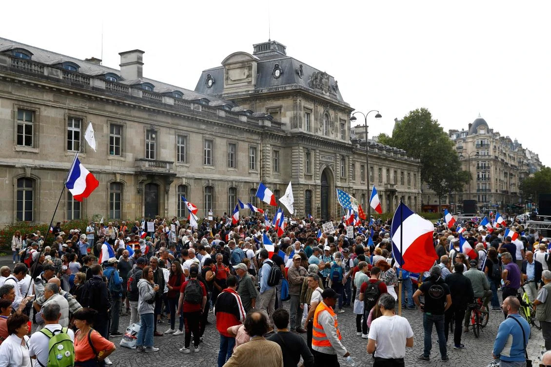 160,000 protest in France against COVID-19 health pass rules