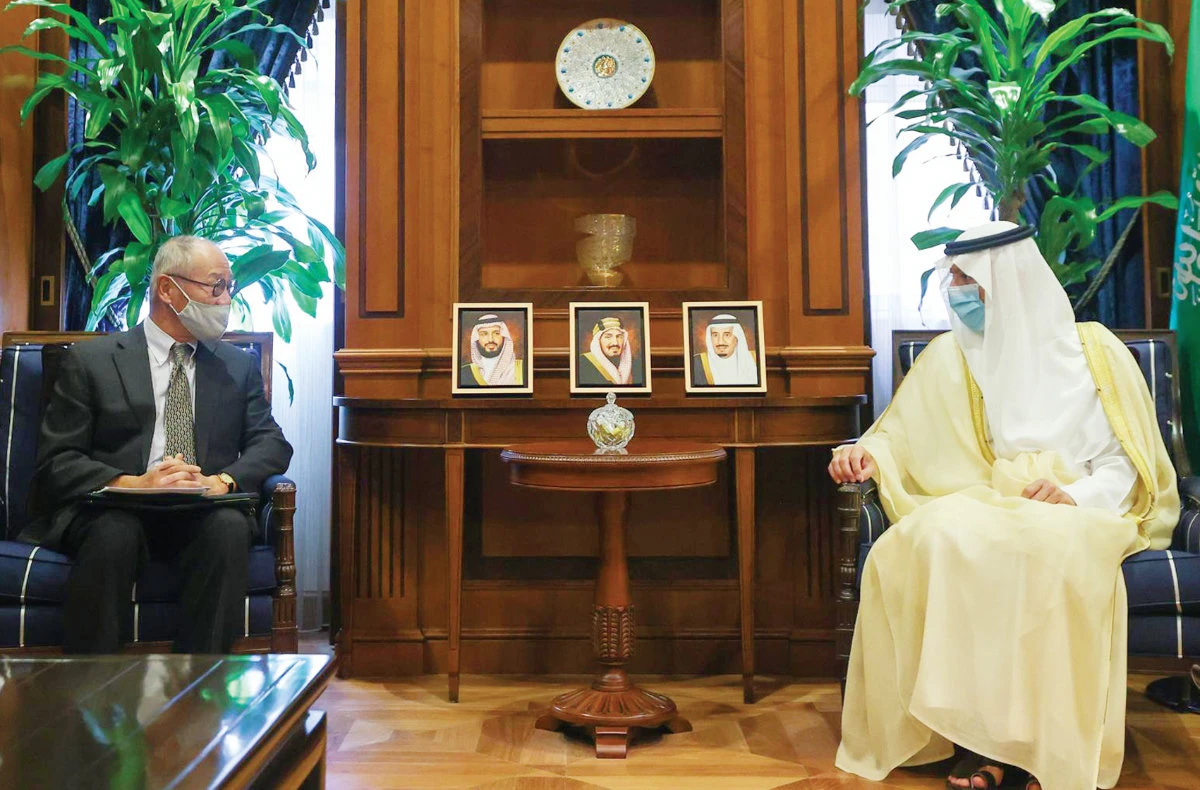 Saudi Minister of State for Foreign Affairs Adel Al-Jubeir, right, in talks with Japanese Ambassador Iwai Fumio in Riyadh on Sunday. (SPA)