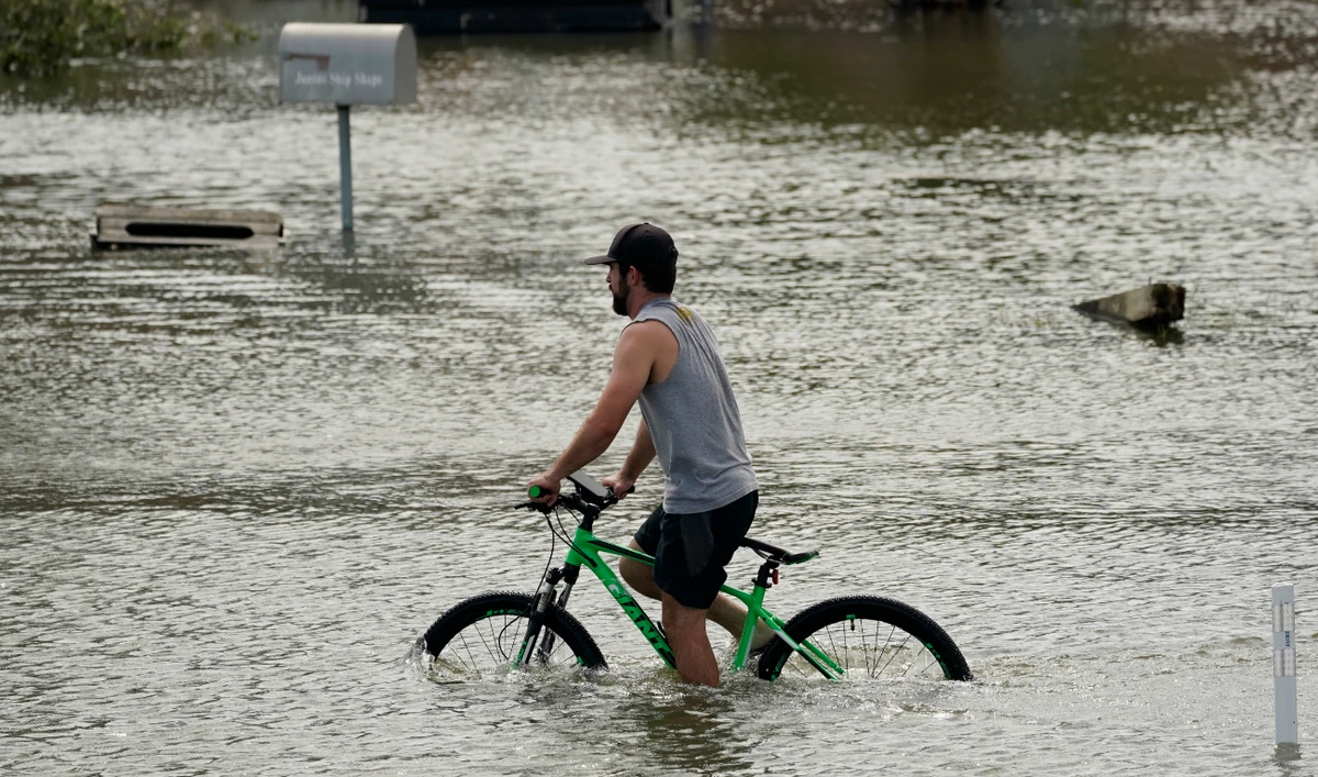 Hurricane Ida traps Louisianans, shatters the power grid