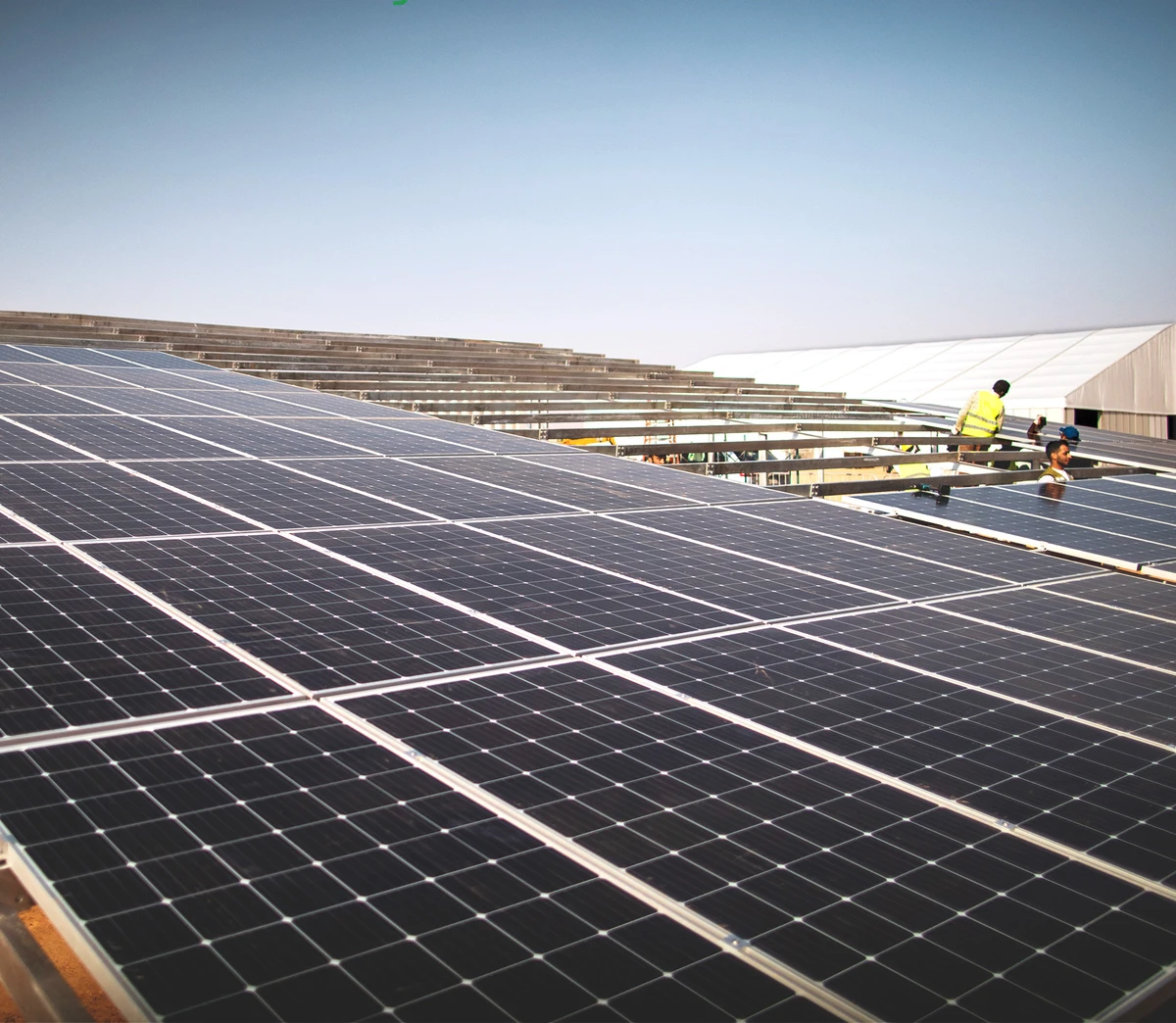 Solar-powered generators are competing with diesel generators in terms of ease of installation, and investing in the former is considered to be profitable.
