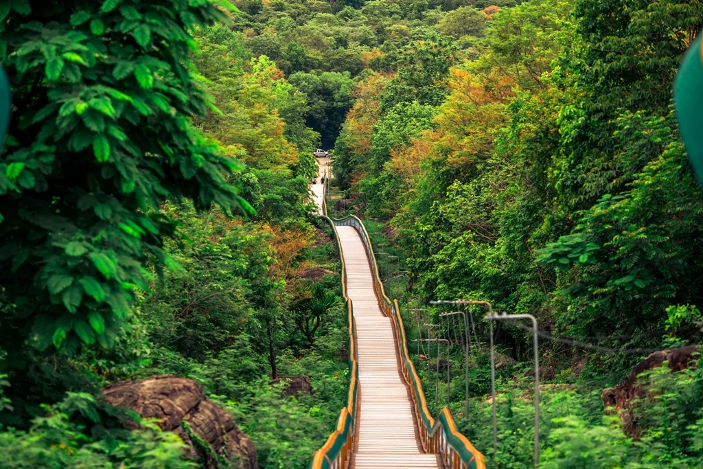 British man rescued after being lost 3 days in Thai jungle