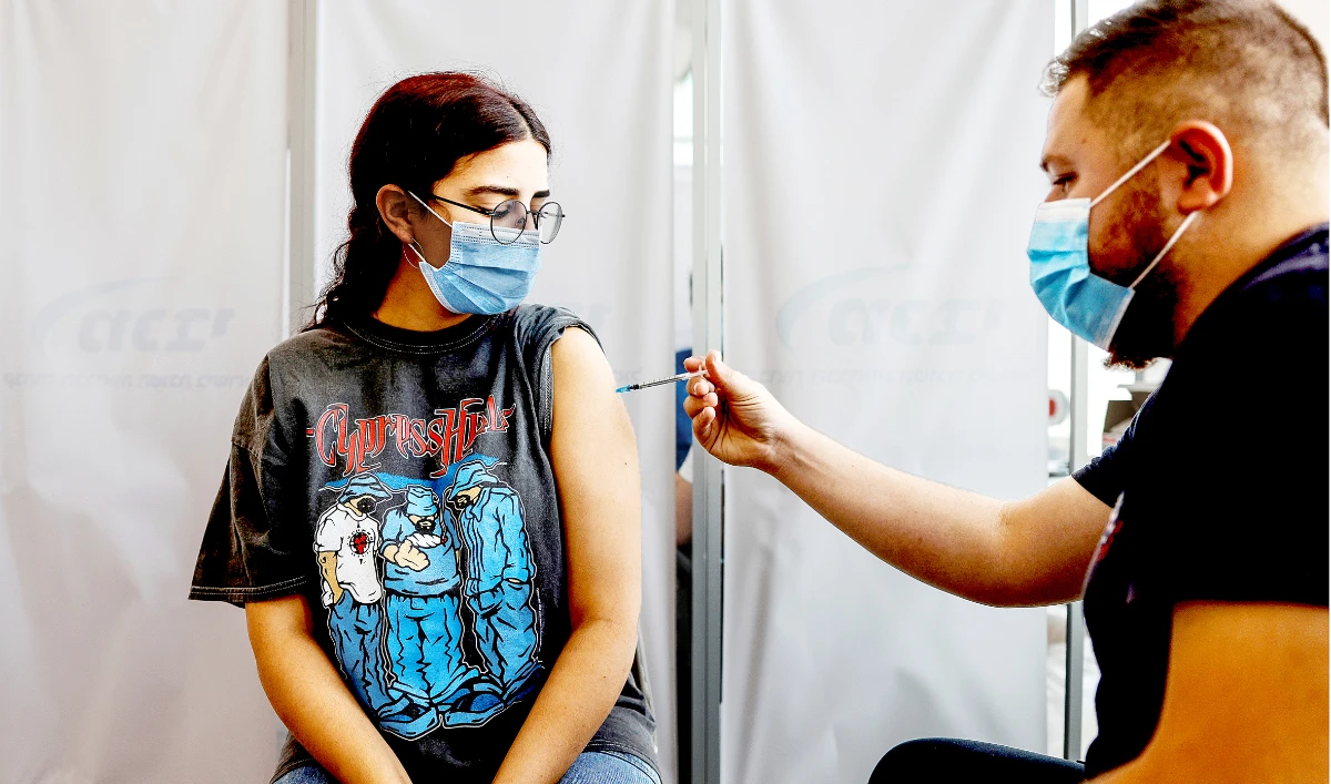 An Israeli woman receives a third shot of coronavirus disease (COVID-19) vaccine in Tel Aviv, Israel August 30, 2021. (Reuters)
