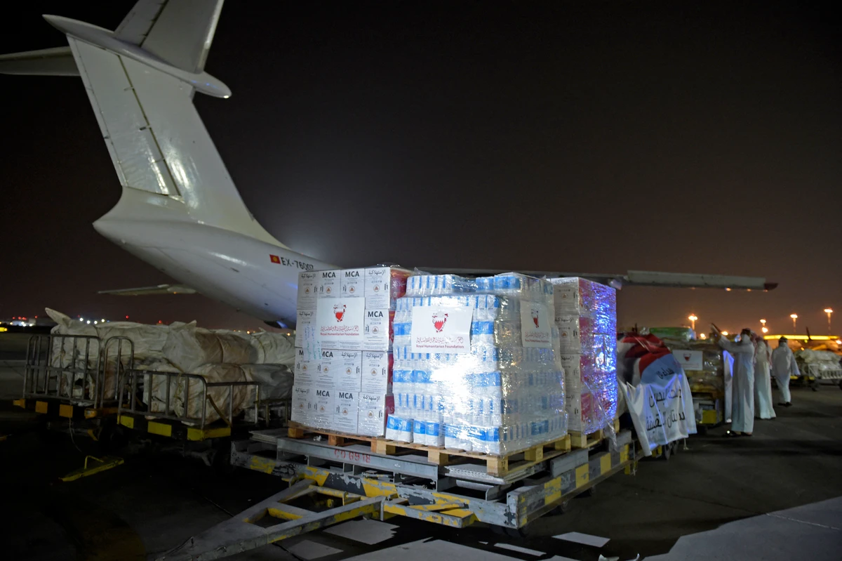 Workers and volunteers load a shipment of humanitarian aid to be sent to Afghanistan at Bahrain International Airport on Sept. 4, 2021. (File/AFP)