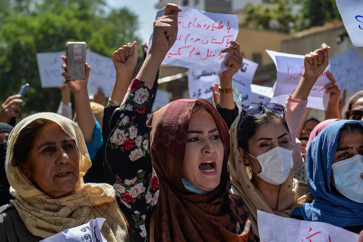Afghan women shout slogans during an anti-Pakistan protest near the Pakistan embassy in Kabul on Sept. 7, 2021. (AFP)